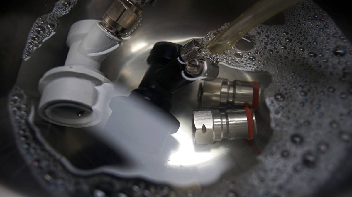 ball-locked keg couplers and tap dispenser couplers