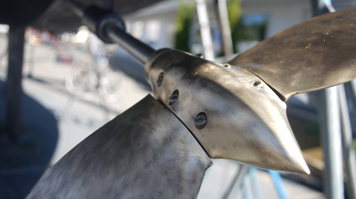 a shiny max prop 2 with the 6 screws visible