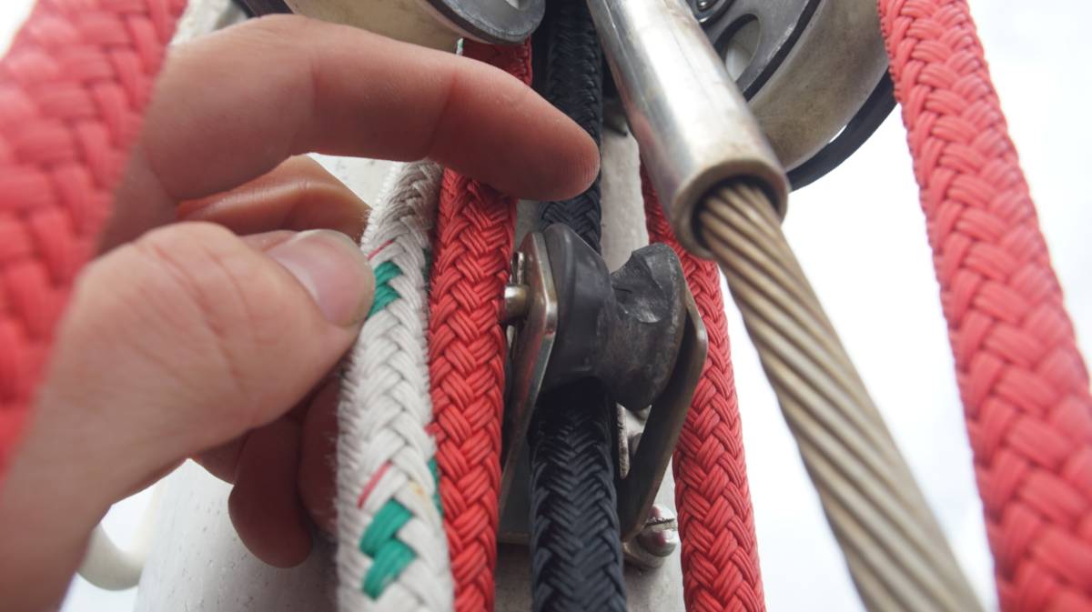 a view of the masthead of a yamaha 33