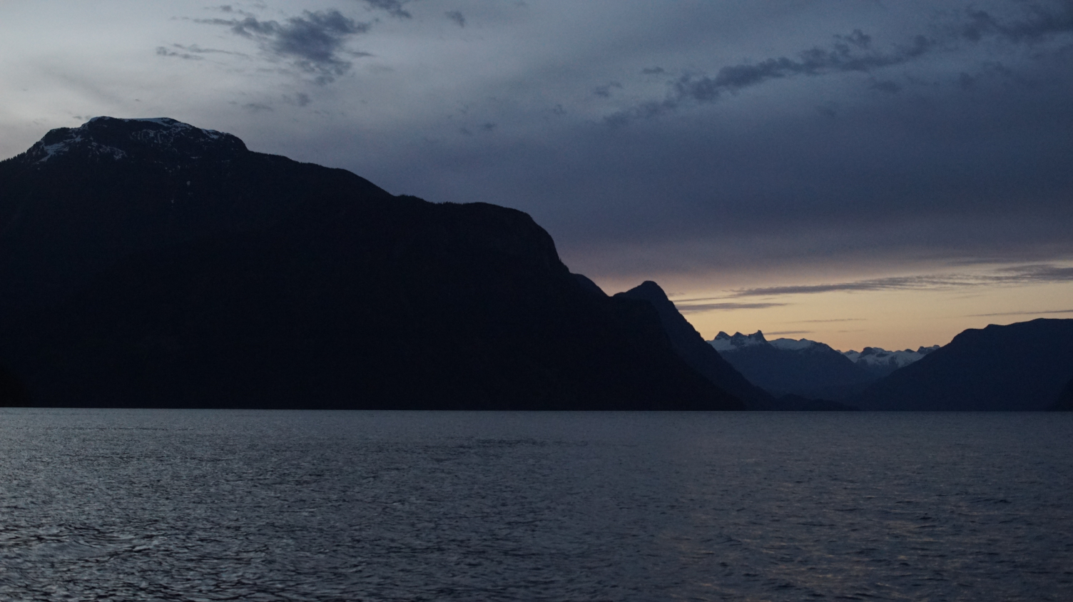 5h30 am in Frances Bay, as we motored out