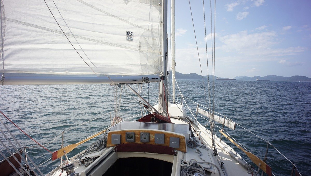 sailing to saturna island without a dodger a sailboat sailing from a first person view from the cockpit