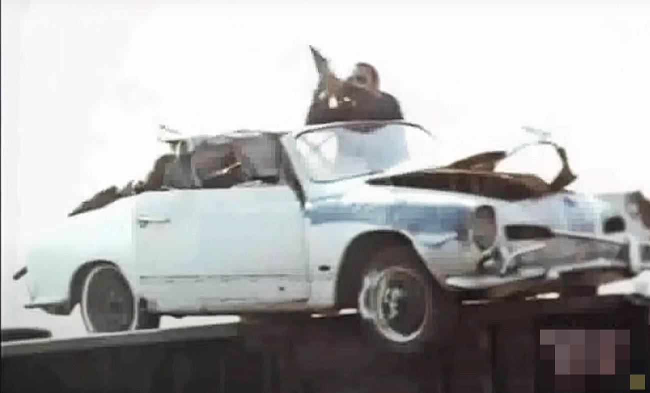 Image may have been reduced in size. Click image to view fullscreen.