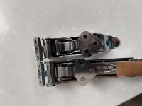 Long and medium spoon pop out catches