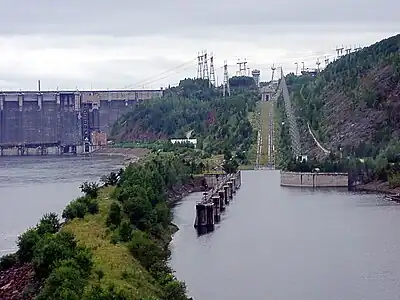 The Krasnoyarsk Dam's inclined plane is an electric rack railway having gauge of 9,000&nbsp;mm (29&nbsp;ft&nbsp;6+5⁄16&nbsp;in), making it the widest gauge railway of any type in the world